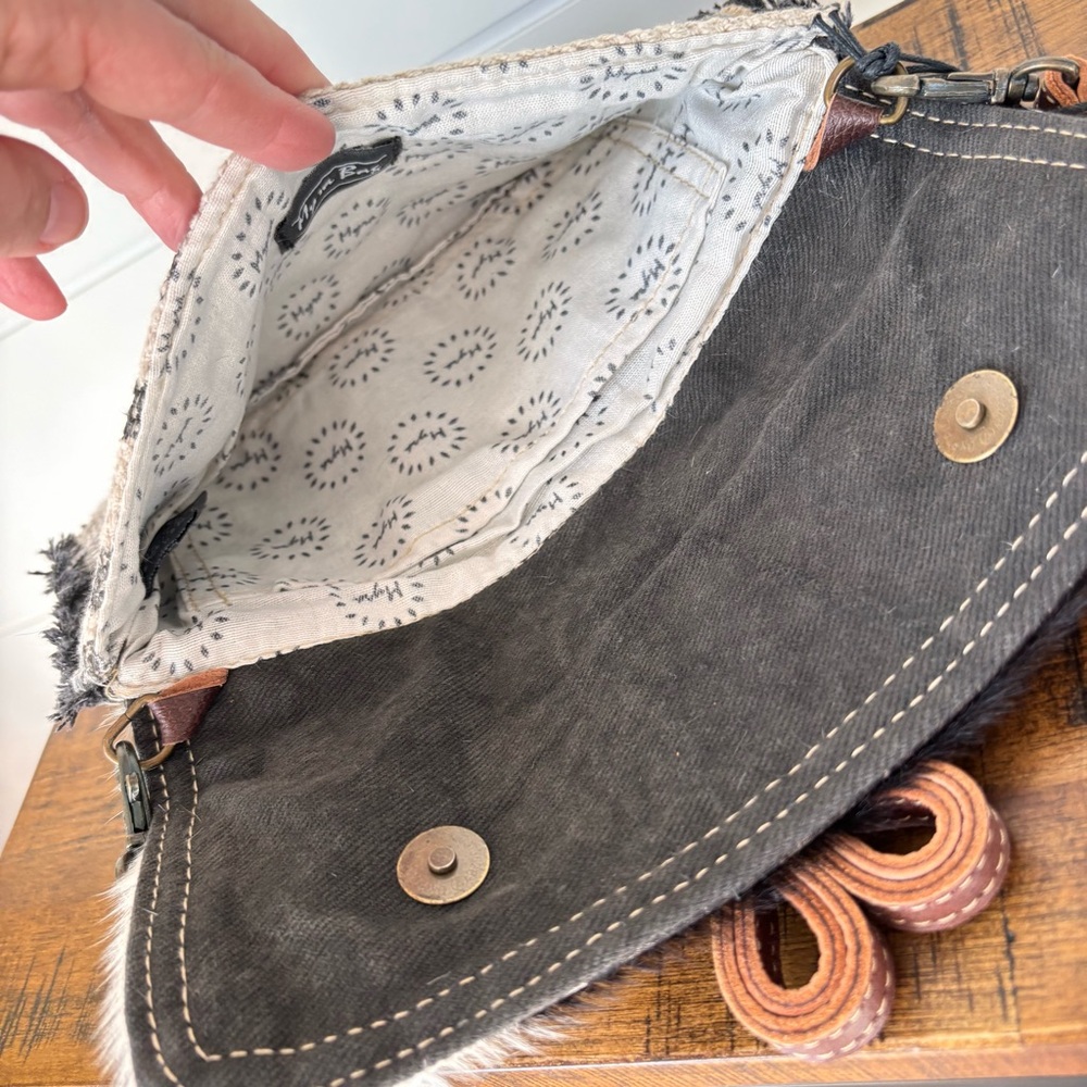 Myra Bag Two-Tone "Slingshot small & Crossbody Bag" Convertable Clutch - Picture 9 of 12